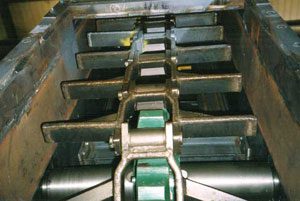 Heavy-duty drag conveyor from MHE