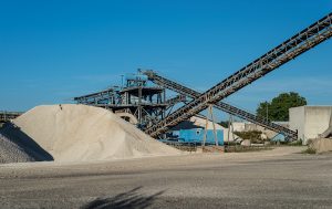 Conveyor over heaps of gravel at an industrial cement plant